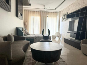 Couple Friendly 1 Room Set 500 SqFt Faridabad - Near Taj Vivanta - Free Car Parking